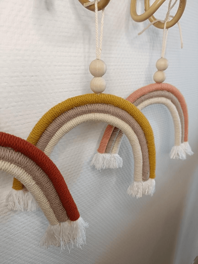 Arc en ciel en macramé 