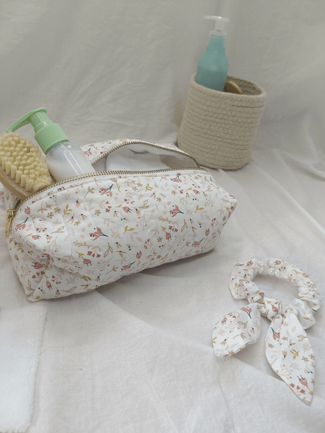 Trousse de toilette écrue à fleurs