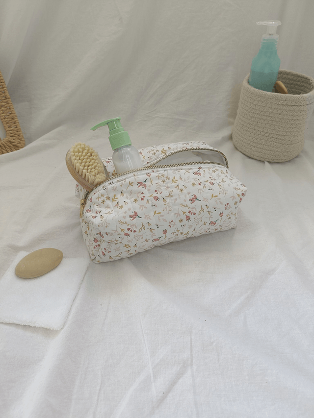 Trousse de toilette écrue à fleurs